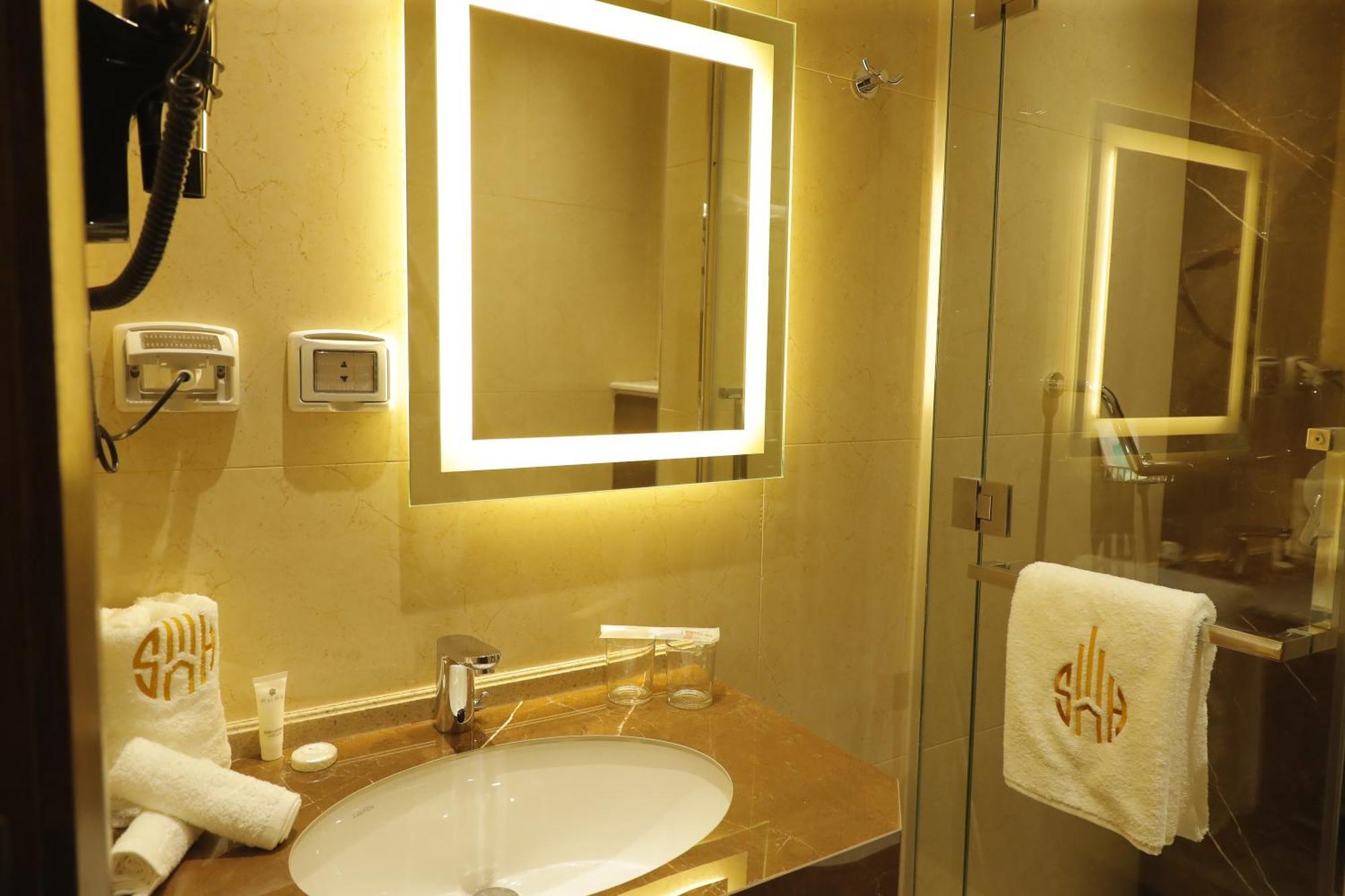 Soho Midtown Hotel Ash Shumaysani Екстериор снимка
